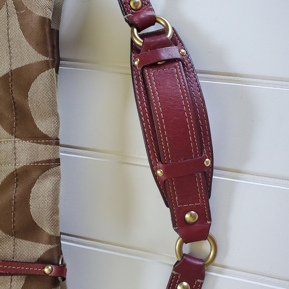 Coach Carly Hobo Bag - Purse - Picture 8 of 15